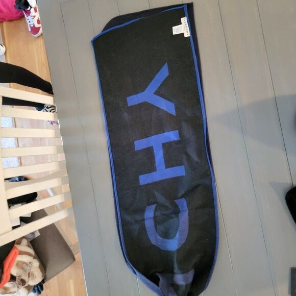 Givenchy Degrade Scarf With Logo in Blue & Black For Unisex - Made in It… - Picture 7 of 16